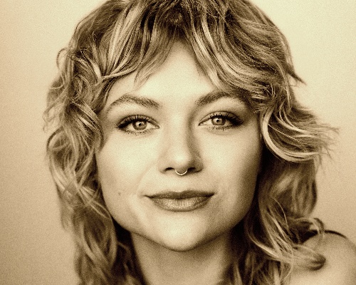 LILLI DOLL headshot